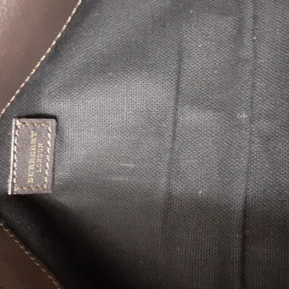 BURBERRY AUTHENTIC RARE CLUTCH - Picture 8 of 12